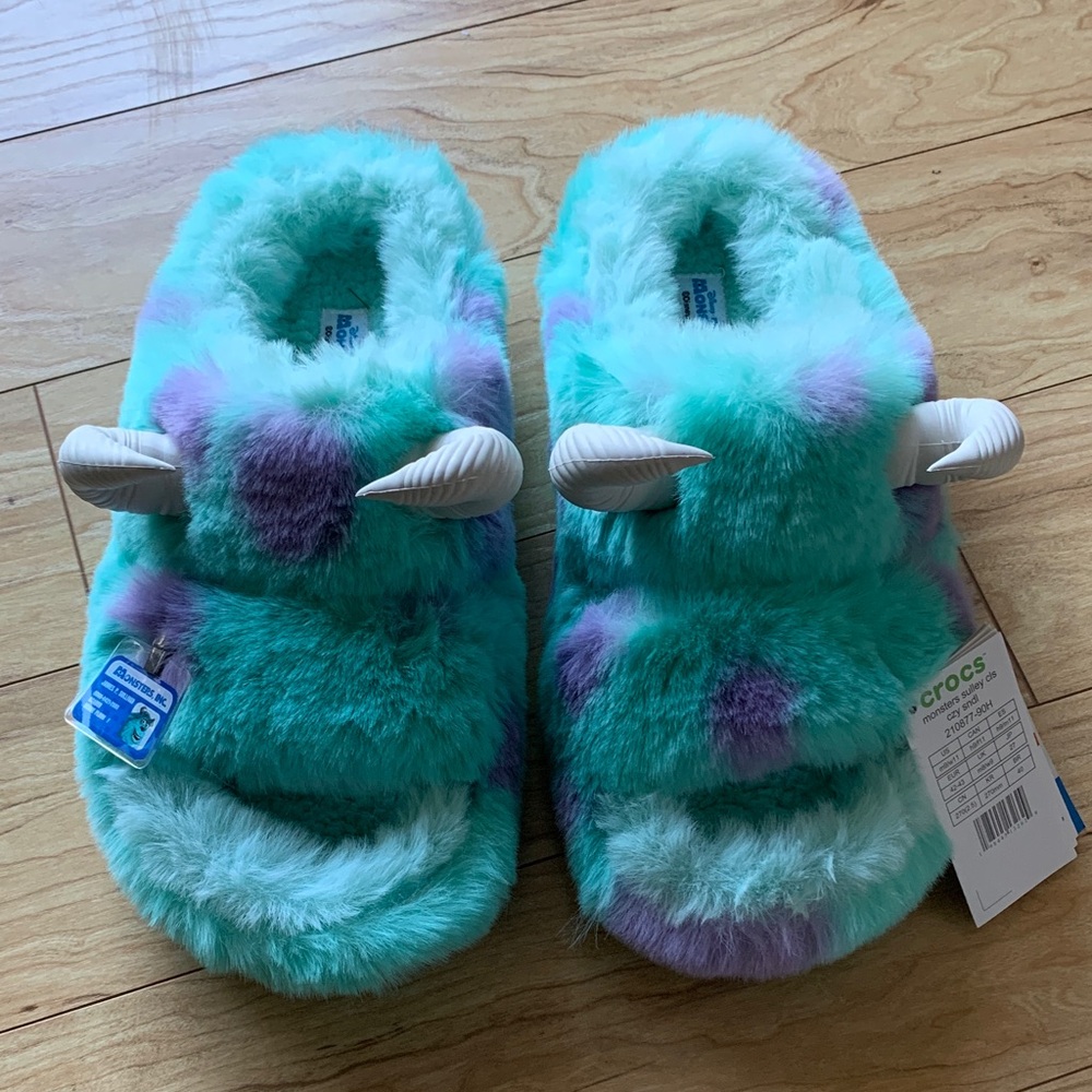 CROCS Monsters Sulley Classic Cozy Sandals unisex